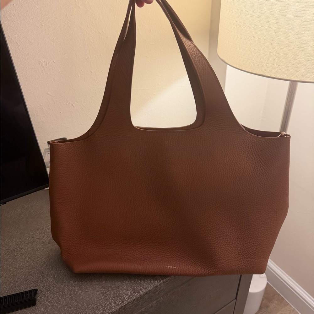 Cuyana Cappuccino Classic Brown Tote 16’ - Picture 3 of 5
